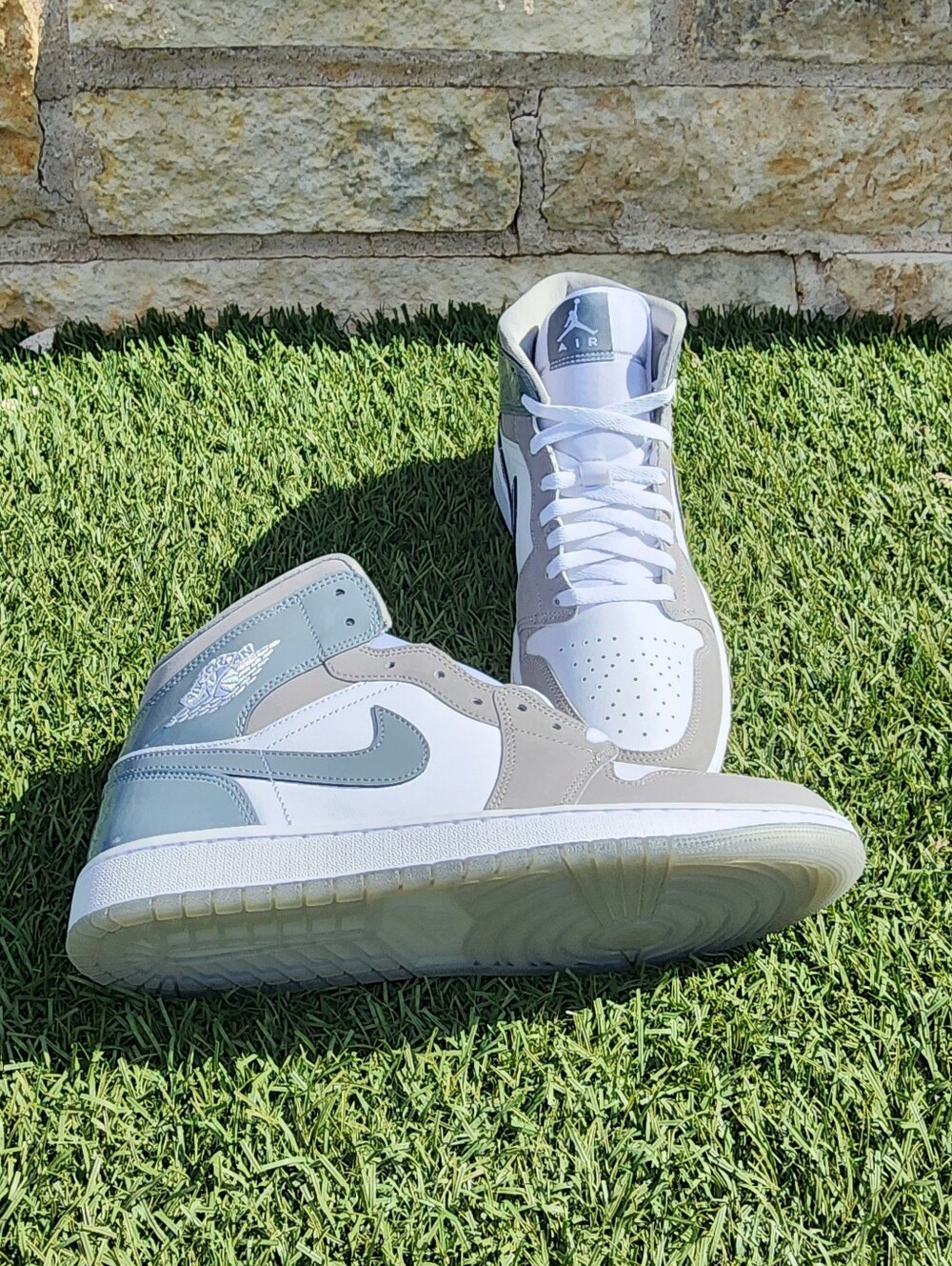 Jordan 1 Mid SE - Cool Grey & White